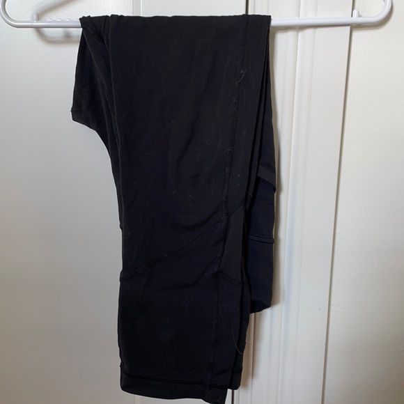 Women’s Lululemon Capris (Size 6) - Picture 2 of 3